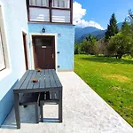 Daire Dolomites Garden Flat Near Cortina Villanova (Belluno)