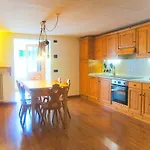 Daire Dolomites Garden Flat Near Cortina Villanova (Belluno)